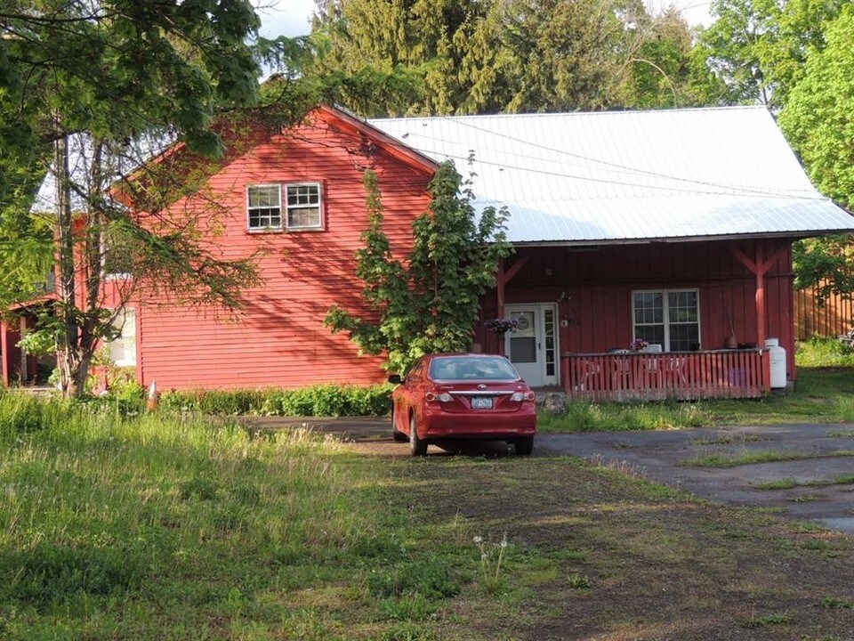 126 Main St in Afton, NY - Foto de edificio