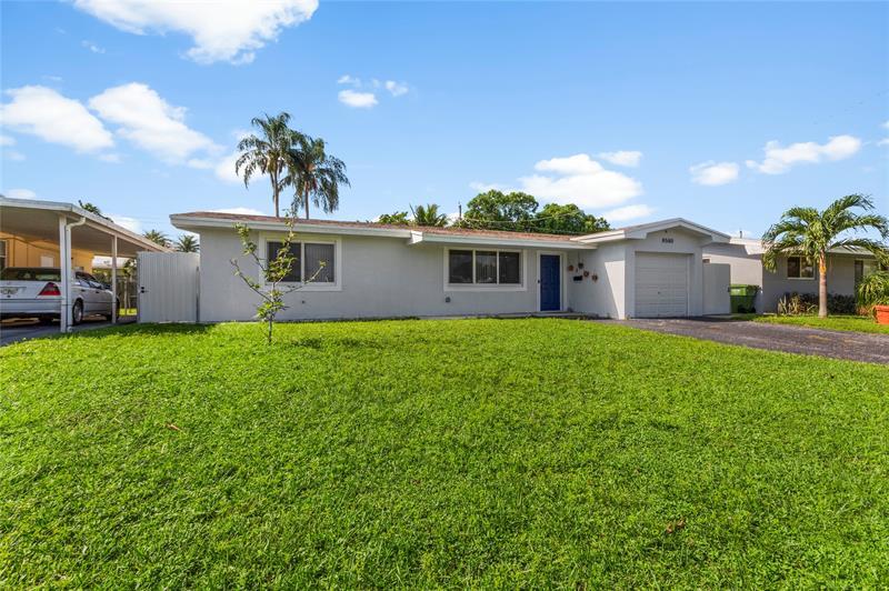 8580 NW 11th Ct in Pembroke Pines, FL - Building Photo