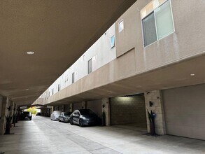 717 Highland Ave in Los Angeles, CA - Building Photo - Building Photo