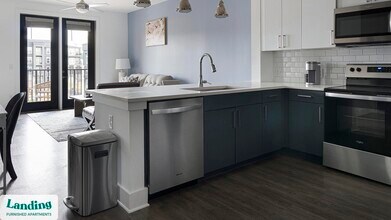 44 Braves Ave in Lawrenceville, GA - Foto de edificio - Building Photo