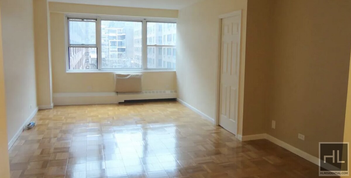 463E E 63rd St, Unit 11 in New York, NY - Building Photo