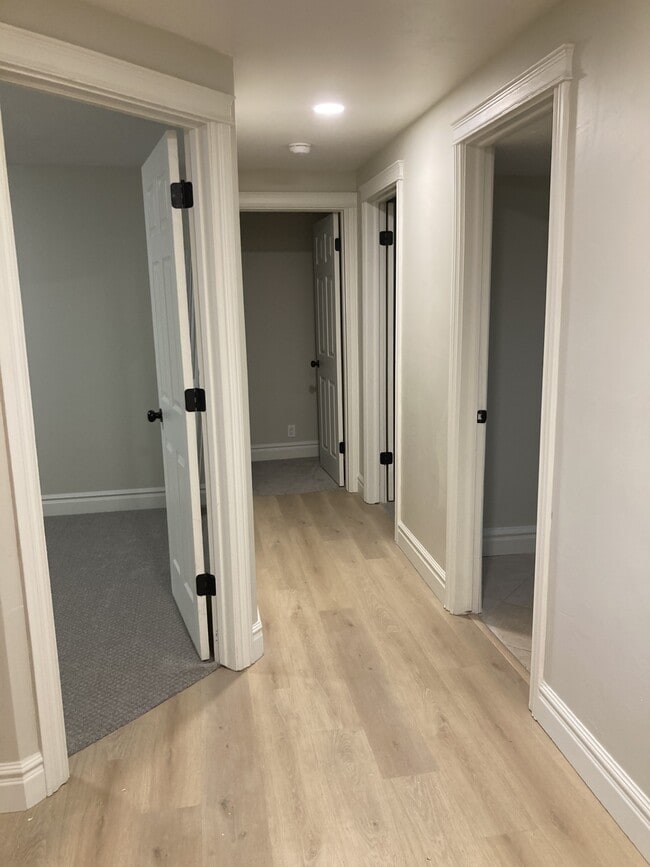 1391 E McCormick Way, Unit Basement MIL in Cottonwood Heights, UT - Building Photo - Building Photo