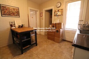 63 Dana St, Unit 8 in Cambridge, MA - Building Photo