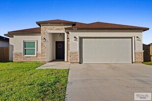 7425 Lake Havasu in Brownsville, TX - Building Photo