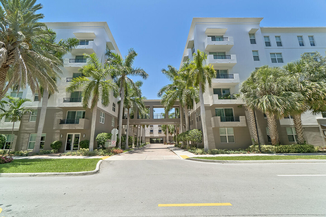 2401 NE 65th St in Fort Lauderdale, FL - Building Photo