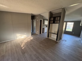 422 N 4th Ave in Columbus, KS - Building Photo