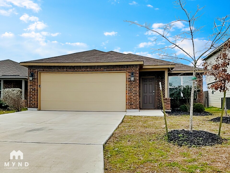 9437 Apple Ridge Ln in San Antonio, TX - Building Photo