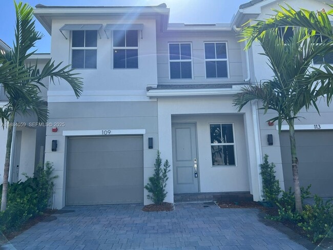109 SW 170th Ave in Pembroke Pines, FL - Building Photo - Building Photo