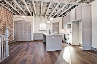 195 N Chicago Wy in Fayetteville, AR - Building Photo - Building Photo