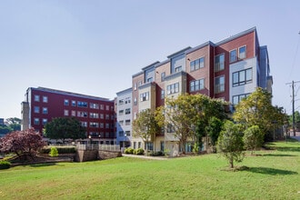 Matthews Memorial Terrace - 62+ Senior Living in Washington, DC - Foto de edificio - Building Photo