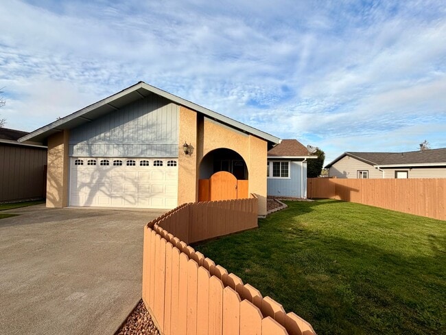 property at 2341 Lee Ln