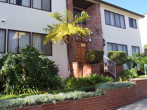 1313 S Cochran Ave in Los Angeles, CA - Building Photo - Building Photo