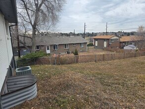 902 S Zephyr Ct in Denver, CO - Foto de edificio - Building Photo