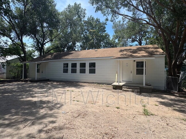 property at 4309 E Lincoln St