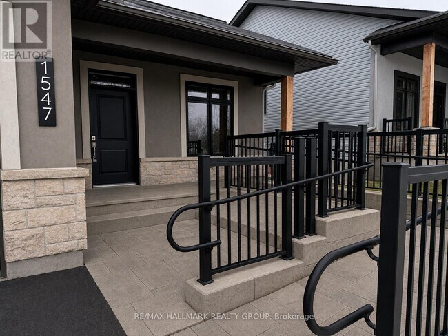 1547 Flanders Rd in Brockville, ON - Foto de edificio - Building Photo