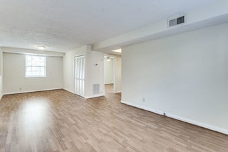 Mason Arms Apartments in Alexandria, VA - Building Photo - Building Photo