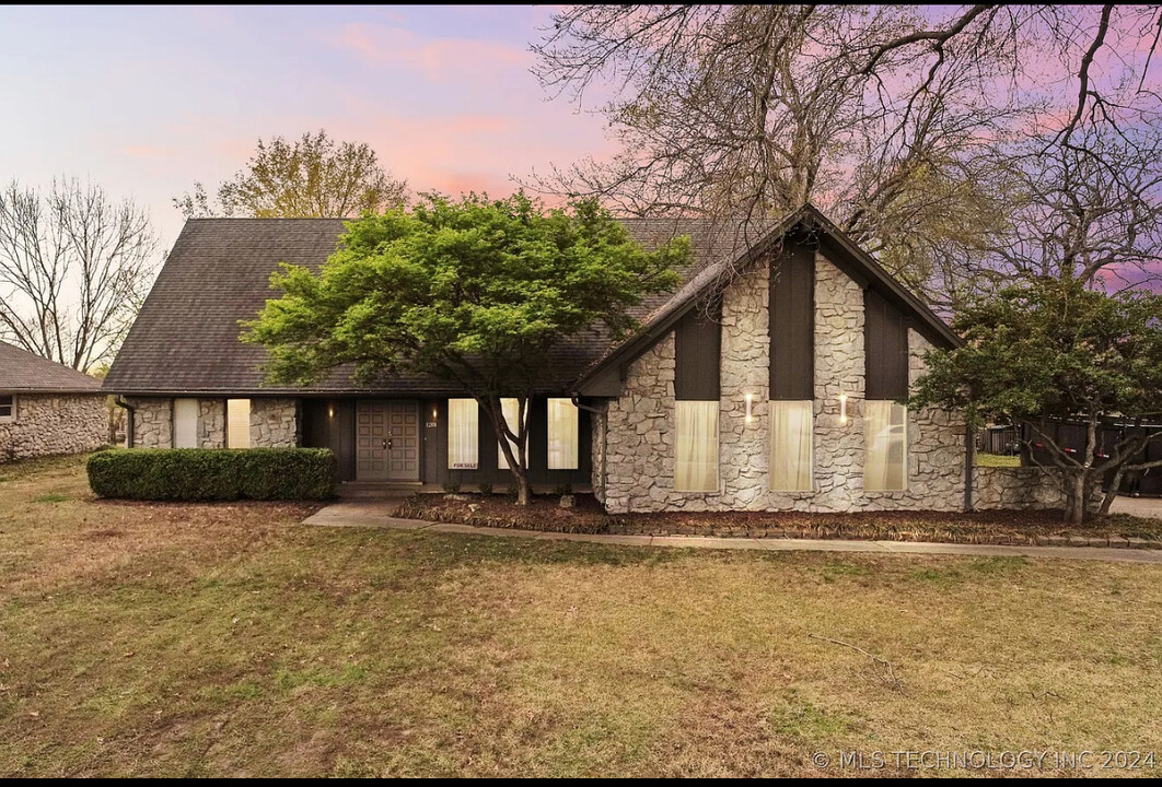 1201 Sherwood Ln in Broken Arrow, OK - Building Photo