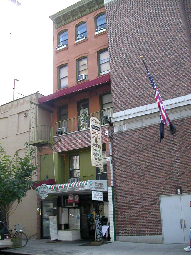 314 W 52nd St in New York, NY - Building Photo - Building Photo