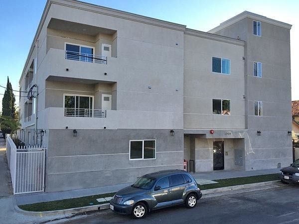 11414 Hatteras St in Los Angeles, CA - Building Photo