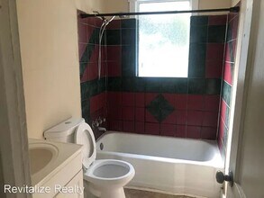 1905 Pake Ave in Mobile, AL - Foto de edificio - Building Photo