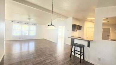 131 N San Jacinto Ave in San Jacinto, CA - Building Photo - Building Photo