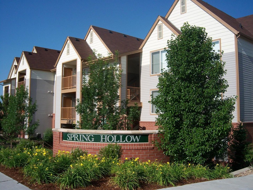 Spring Hollow Apartments in Brighton, CO - Foto de edificio