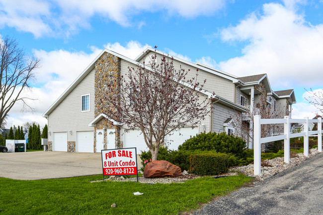 6 Pluim Dr in Waupun, WI - Foto de edificio - Building Photo