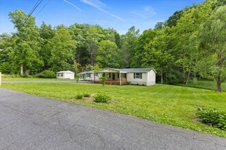 640 Morrell Creek Ln in Bluff City, TN - Building Photo - Building Photo