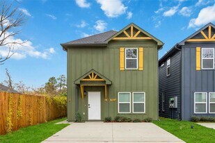 7126 Bywood St in Houston, TX - Building Photo