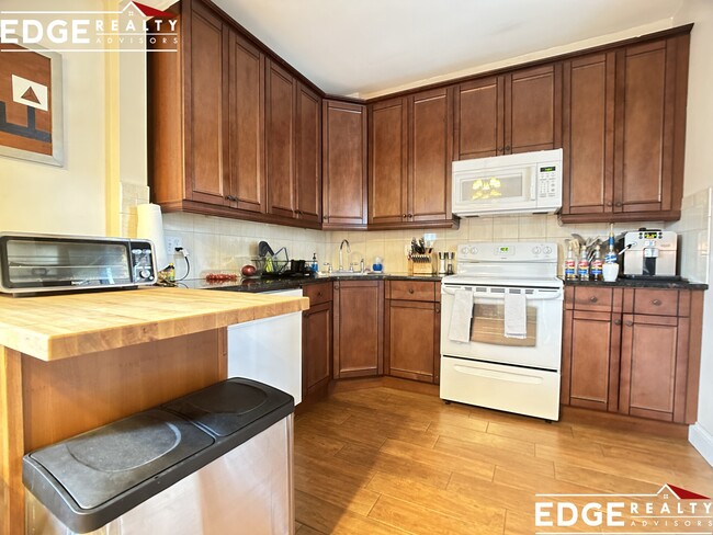 property at 6 Delaware Pl