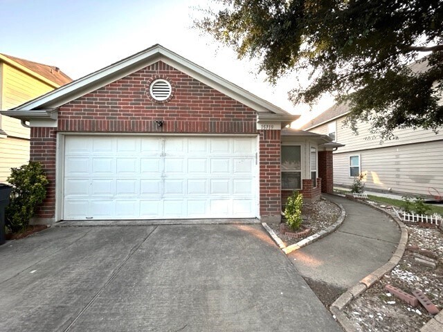 15719 Wisteria Hill St