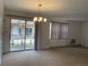 35 Woodway Rd in Stamford, CT - Building Photo - Building Photo