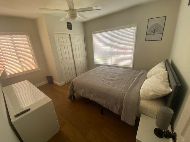 636 E 121st Pl in Los Angeles, CA - Building Photo - Building Photo