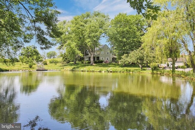 property at 233 Hetrick Rd