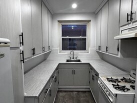 5821 de la Côte-Saint-Luc in Hampstead, QC - Building Photo