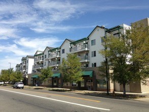 Downing Square Apartments in Denver, CO - Foto de edificio - Building Photo