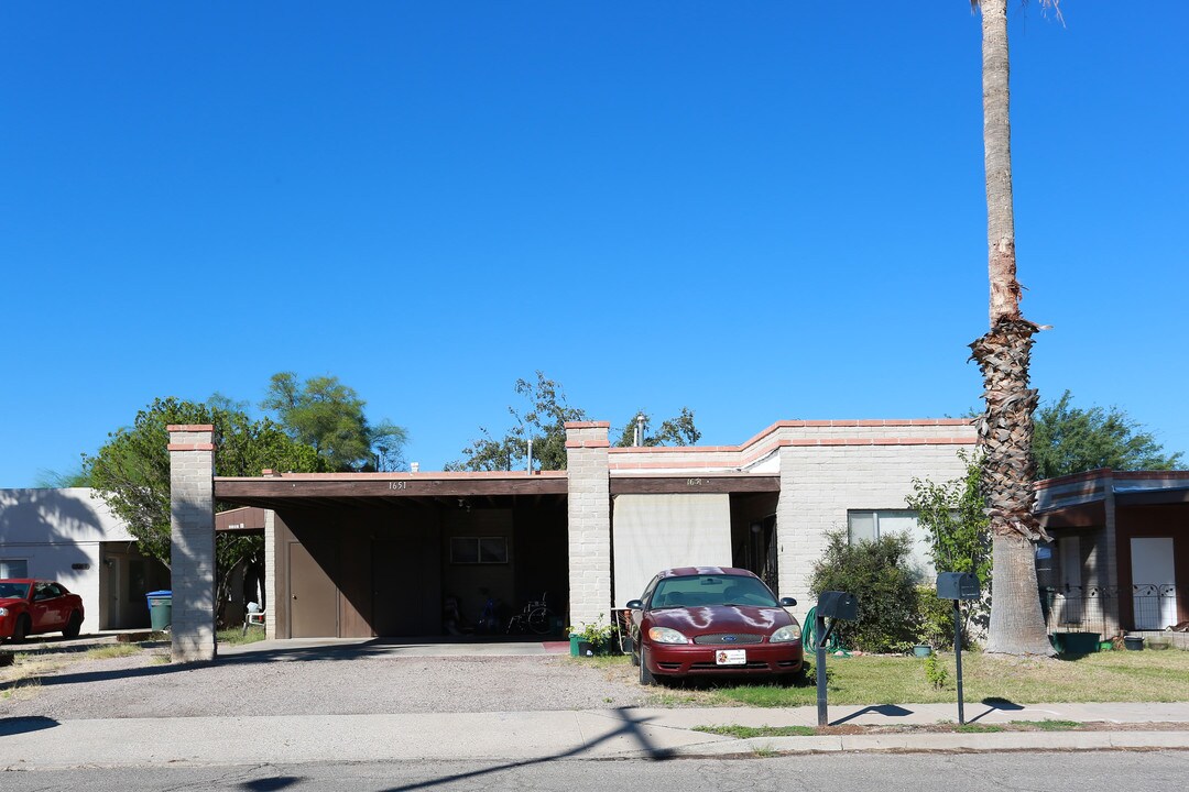 1651 N Louis Ln in Tucson, AZ - Building Photo