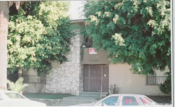 1028 Chestnut Ave in Long Beach, CA - Foto de edificio - Building Photo