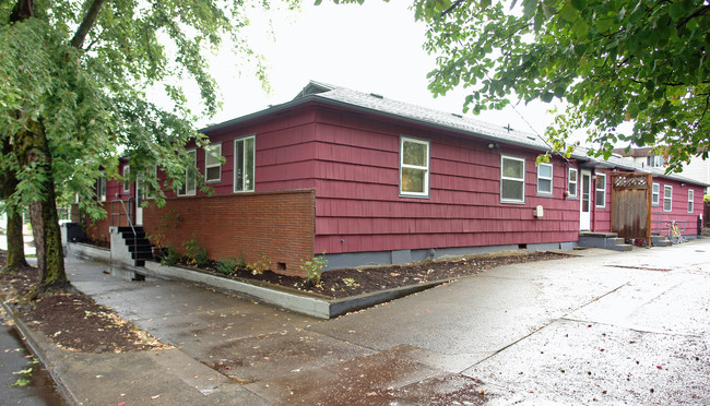 5302-5312 NE Hoyt St in Portland, OR - Building Photo - Building Photo