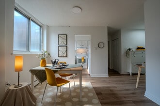 10200 de Bois-de-Boulogne in Montréal, QC - Building Photo - Building Photo