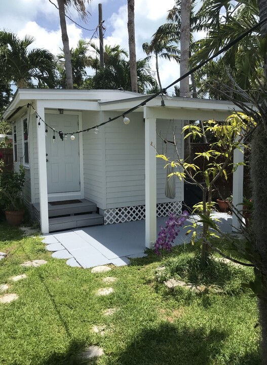 2414 Flagler Ave in Key West, FL - Building Photo