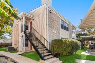 2750 Holly Hall St in Houston, TX - Foto de edificio - Building Photo