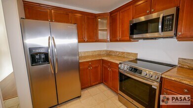 3286 Loma Riviera Dr in San Diego, CA - Building Photo - Building Photo