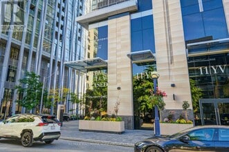11 Yorkville Ave in Toronto, ON - Building Photo - Building Photo
