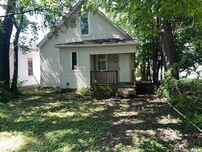 114 E Maywood Ave in Peoria, IL - Foto de edificio - Building Photo