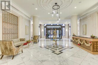 36 Elm Dr W in Mississauga, ON - Building Photo - Building Photo