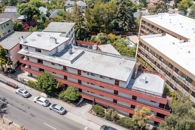 Grand at Rockridge (FKA Pleasant Valley Apts) in Oakland, CA - Foto de edificio - Building Photo