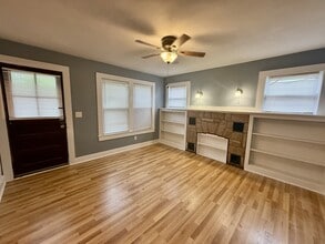 321 W Allen St in Hendersonville, NC - Building Photo - Building Photo