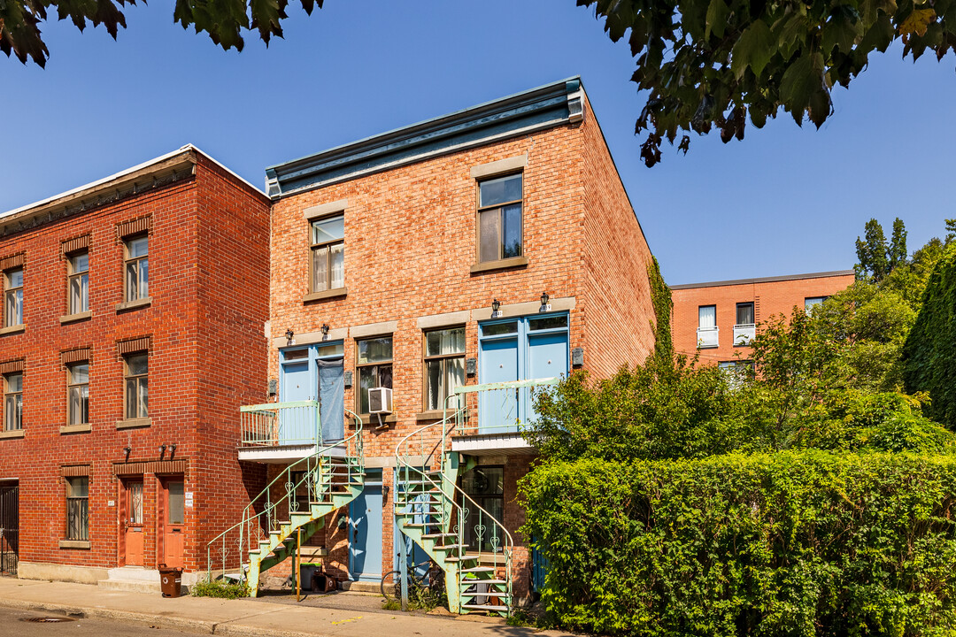 1837-1847 St-Thimothée Rue in Montréal, QC - Building Photo