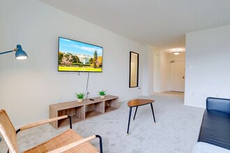 1600 S Eads St in Arlington, VA - Building Photo - Building Photo